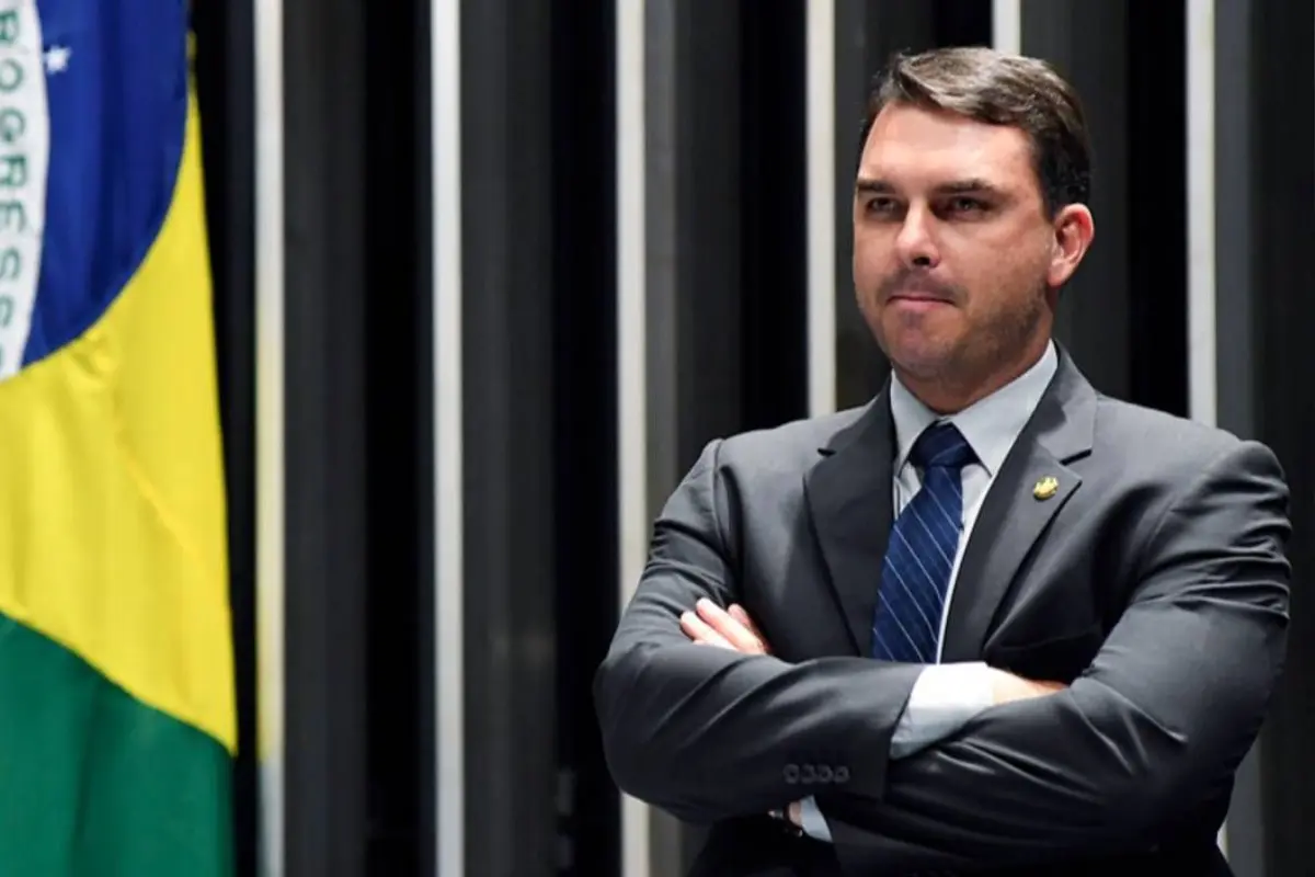 Flávio Bolsonaro admite não levar candidatura até o fim