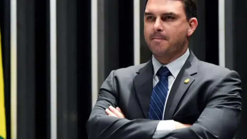 Flávio Bolsonaro se reúne com Caiado em Goiânia para discutir eleições