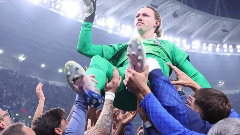 Fotos mostram ‘cola’ em toalha do goleiro do PSG na disputa de pênaltis contra Flamengo