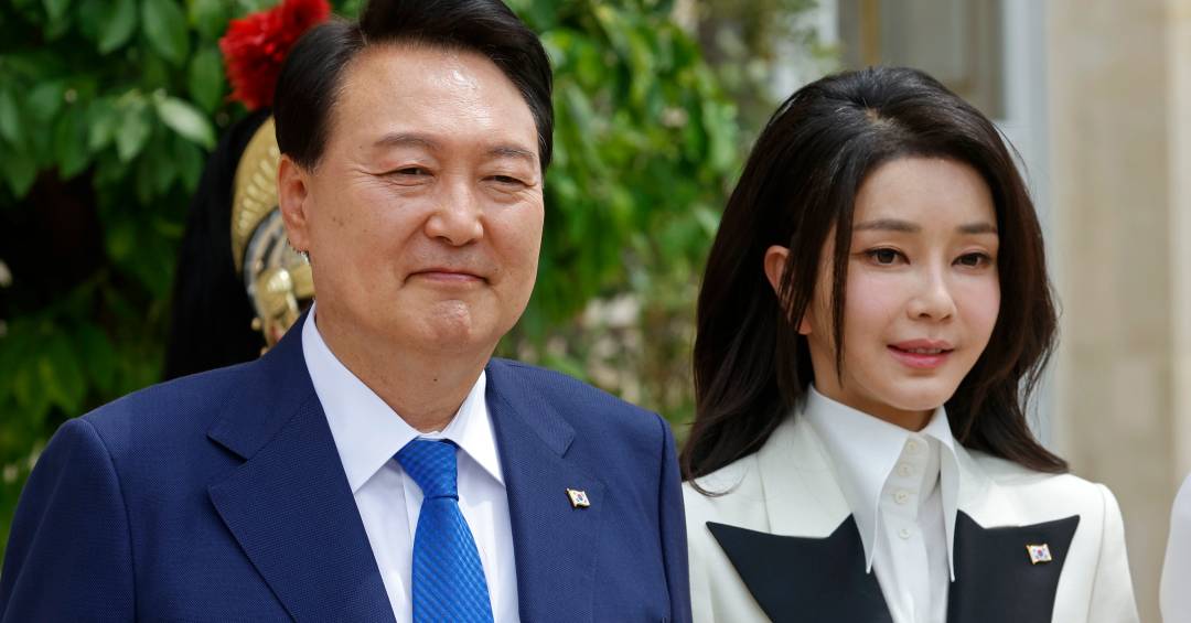 Ex-primeira-dama da Coreia do Sul é acusada de aceitar suborno para interferência política