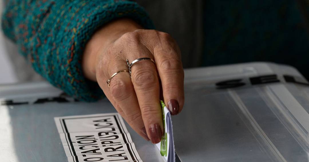 Chile vai às urnas para escolher entre comunista Jara e ultradireitista Kast