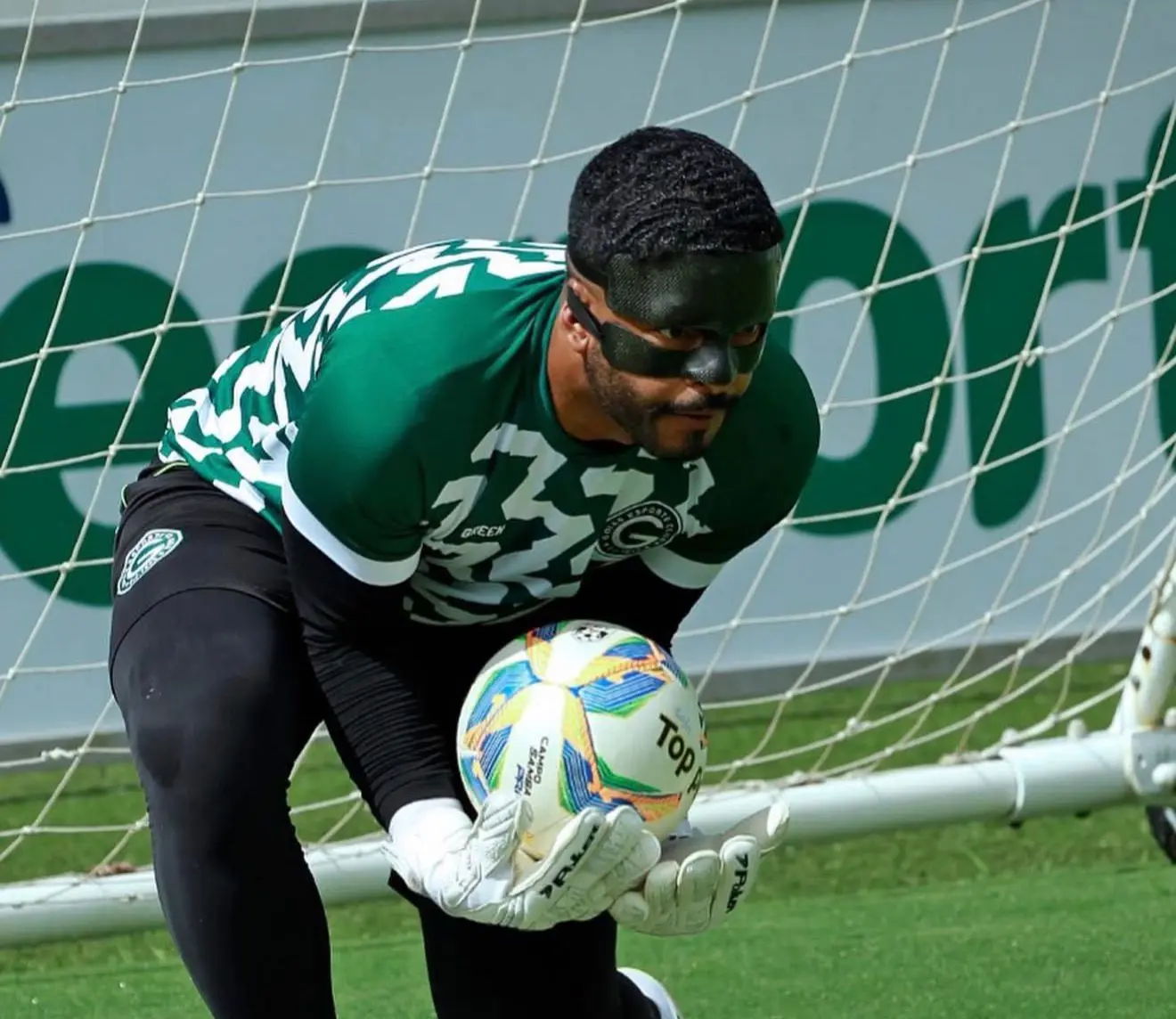 Goiás mantém Thiago Rodrigues e reforça confiança no elenco