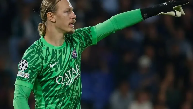 Goleiro que defendeu quatro pênaltis do Flamengo fraturou a mão durante final do Intercontinental, informa PSG