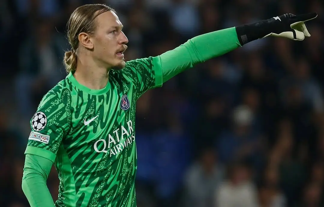 Goleiro que defendeu quatro pênaltis do Flamengo fraturou a mão durante final do Intercontinental, informa PSG