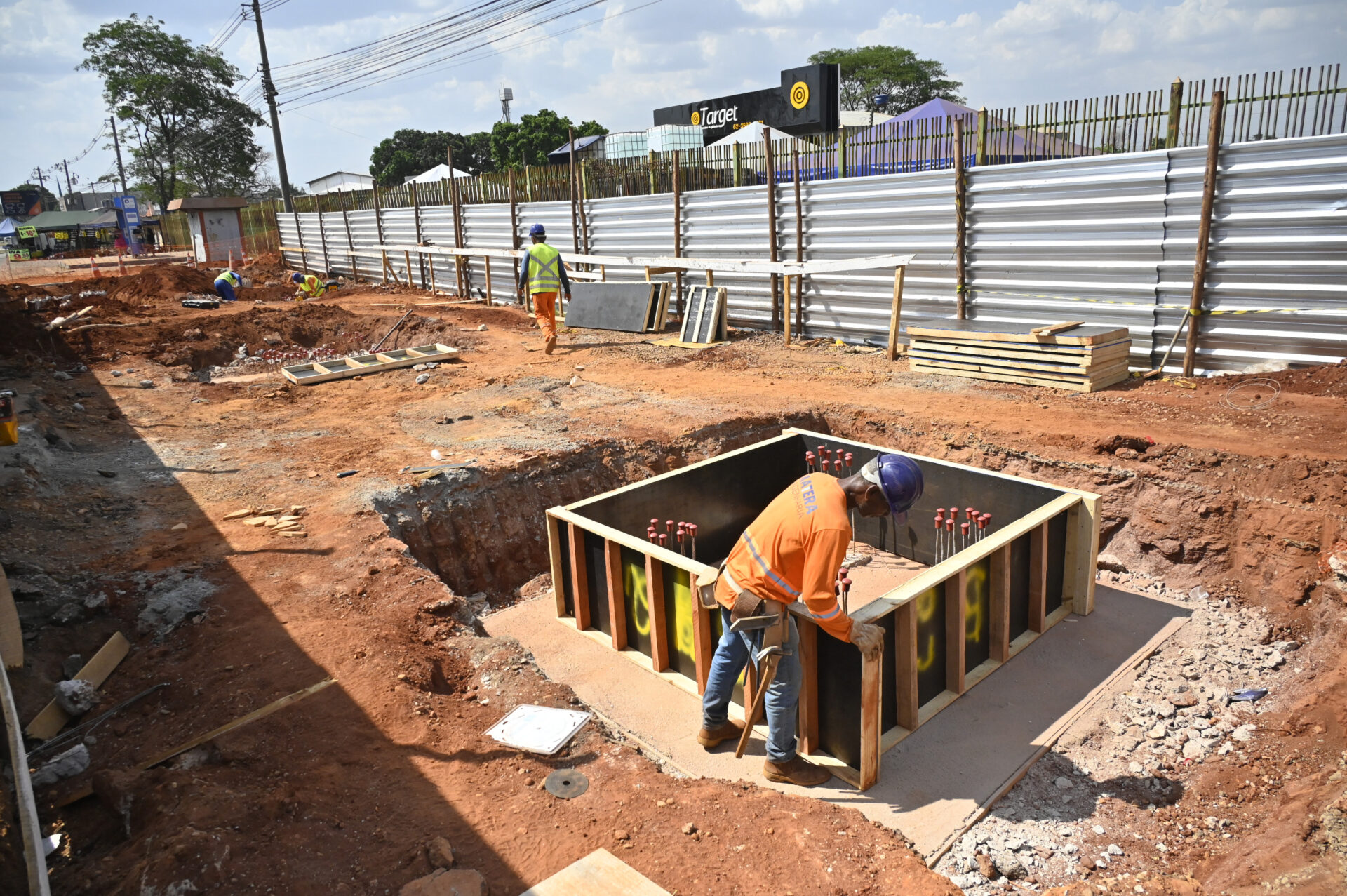 Governo investe 30 milhões em passarelas na Grande Goiânia