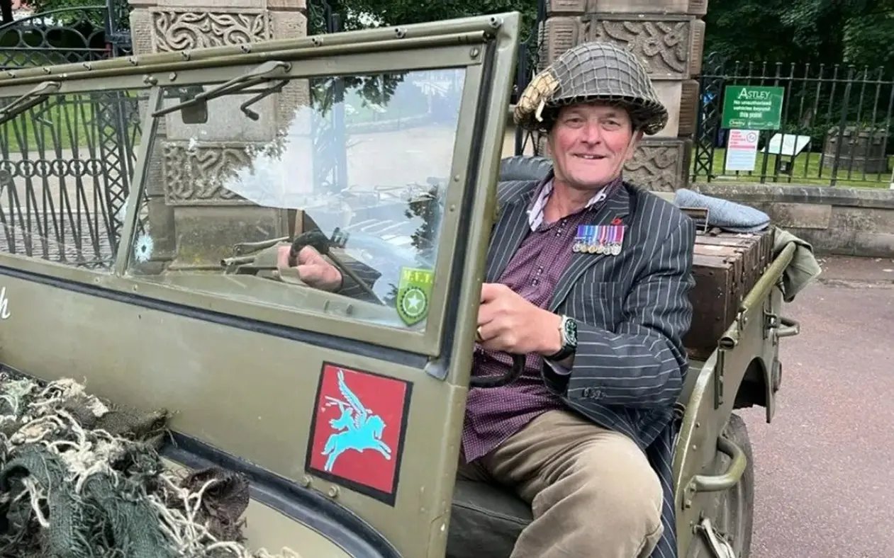 Herói do exército morre após briga por asas de frango