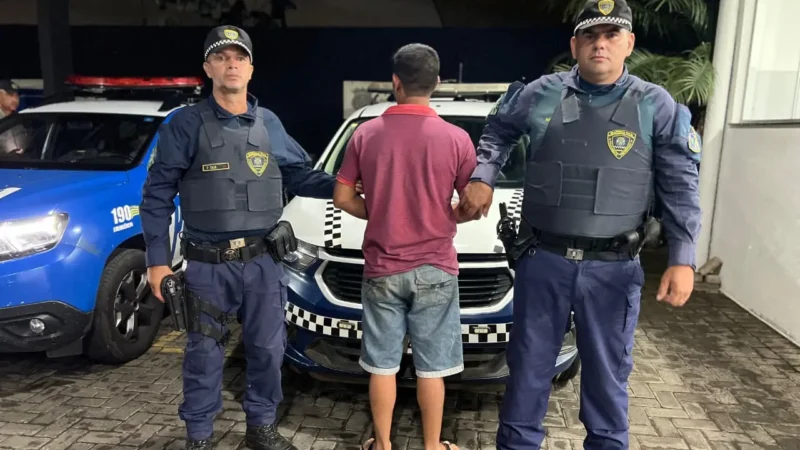 Homem é preso após ameaçar esposa e tentar agredir enteado com faca em Goiânia