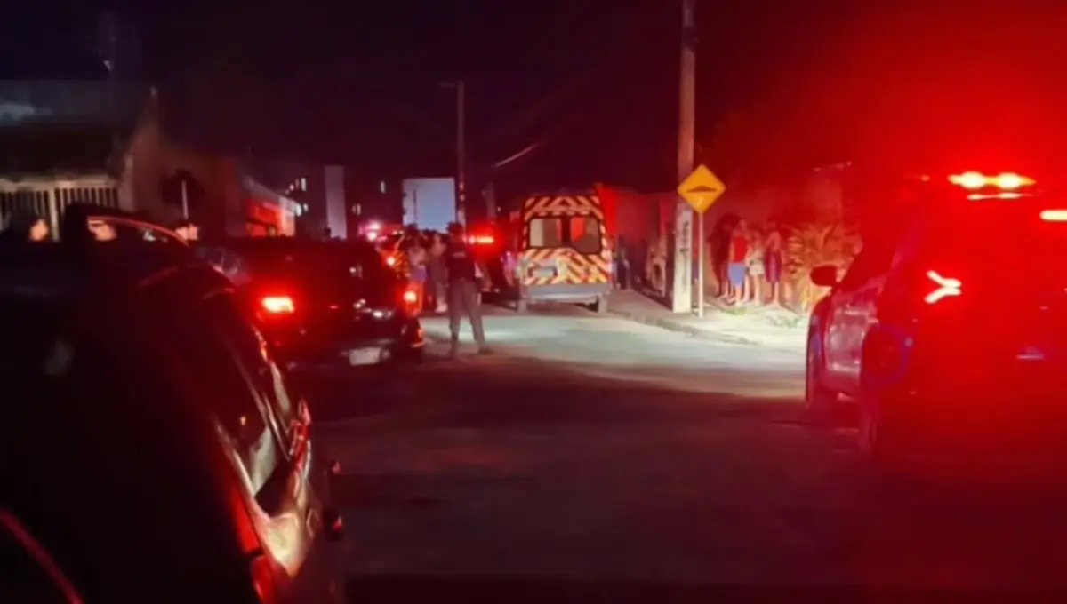 Homem morre e mulher fica ferida após carro ser alvejado em Valparaíso de Goiás