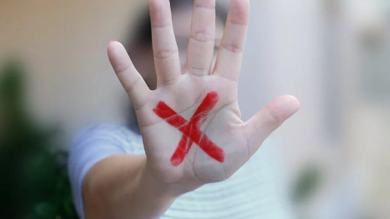 Homem suspeito de perseguir a ex é preso escondido na casa da mãe, em Cachoeira Alta