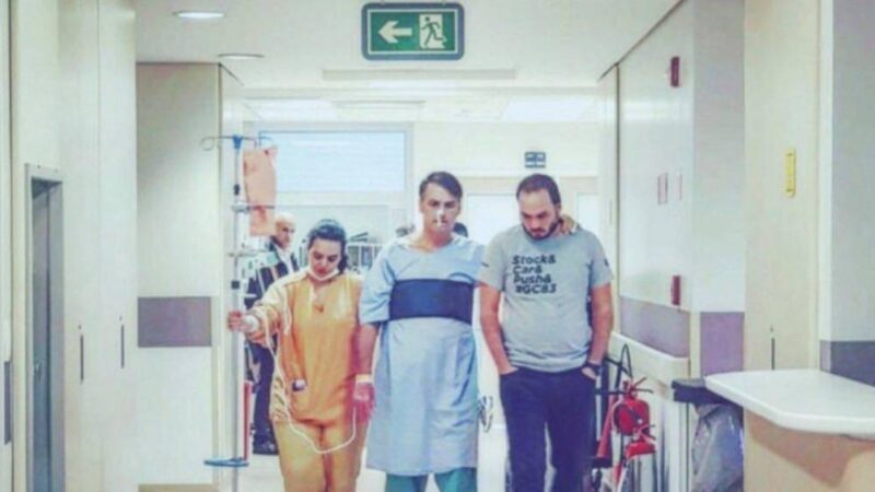 Bolsonaro volta a ter soluços mesmo após novos procedimentos, diz Carlos