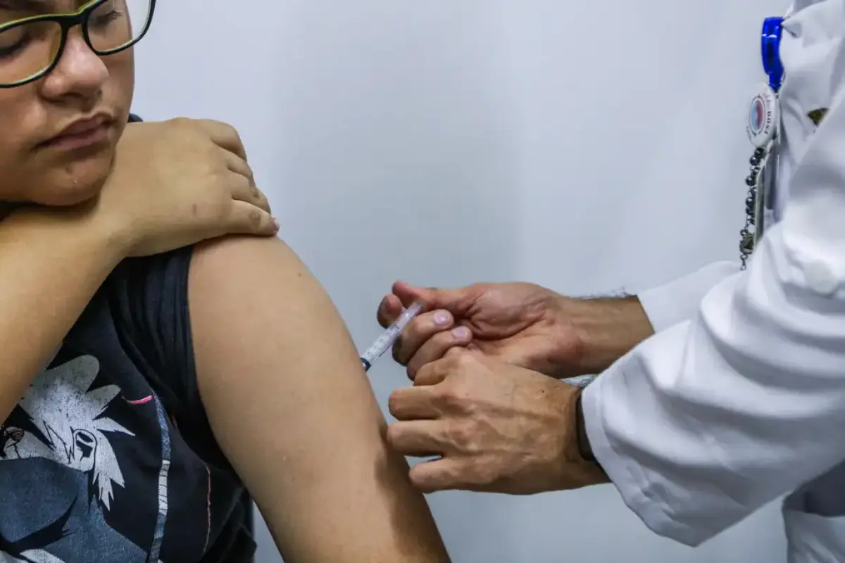 Jovens de 15 a 19 anos ganham mais seis meses para se vacinar contra HPV