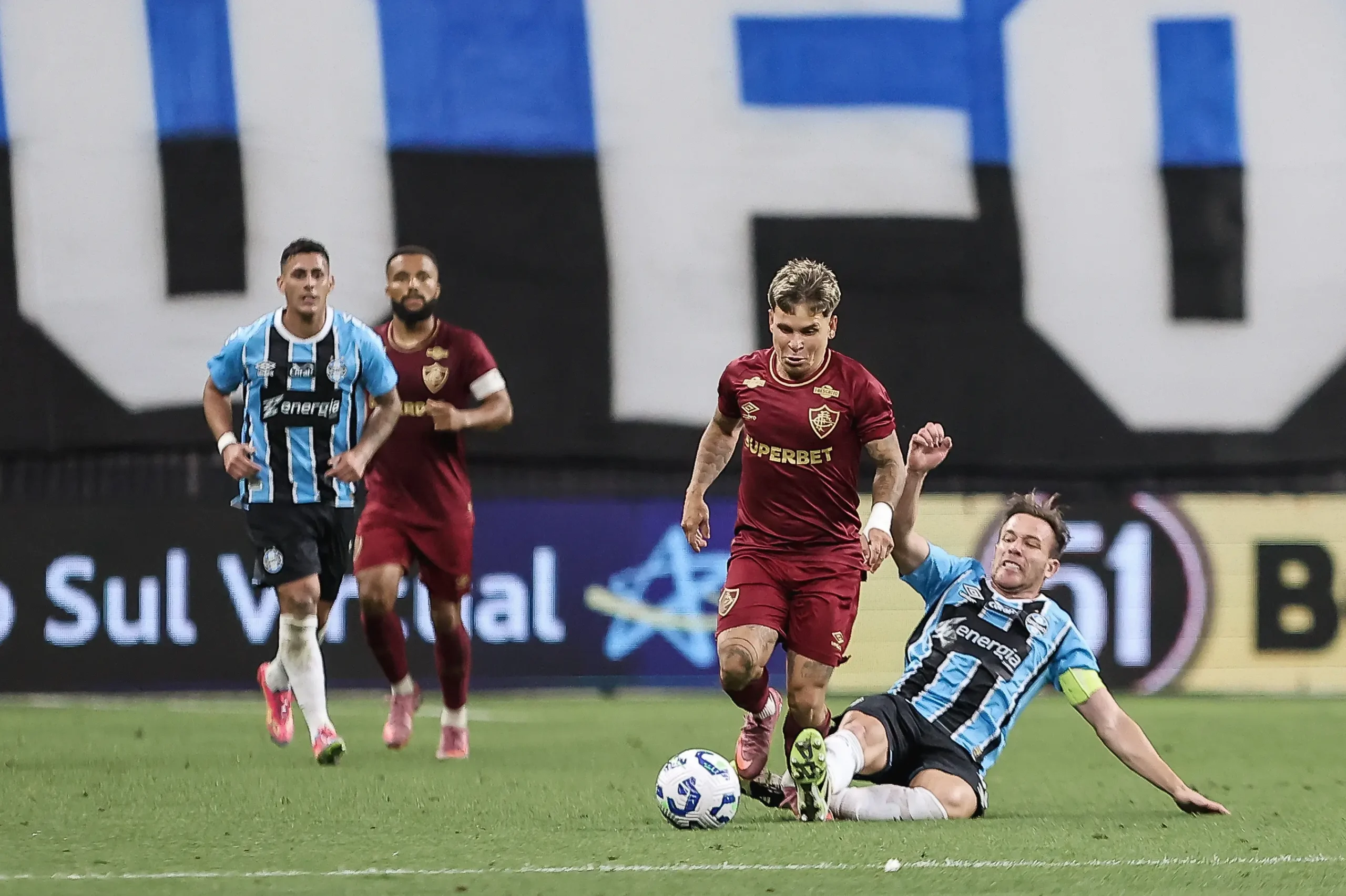 Lei do ex em dose dupla! Soteldo decide contra o Grêmio