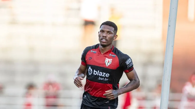 Lelê se despede do Atlético-GO após passagem pela Série B