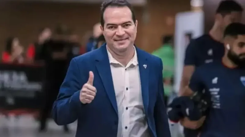 Marcelo Paz assume o Corinthians com discurso de planejamento e seriedade