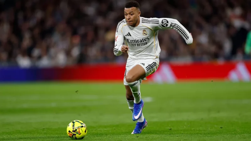 Mbappé sofre entorse no joelho e desfalcará o Real Madrid por até três semanas