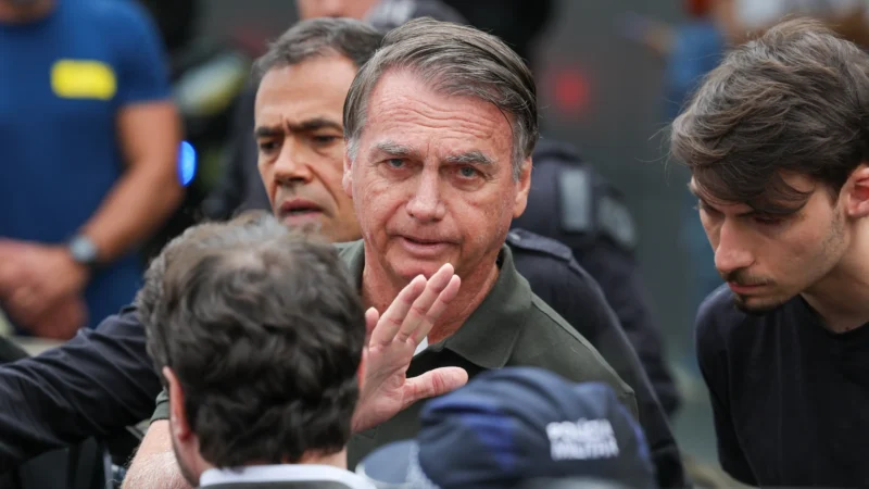 Médicos ajustam ‘medicações para soluço’ de Bolsonaro