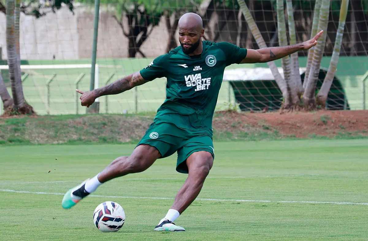 Messias está próximo de deixar o Goiás rumo ao Juventude, time de Lucas Andrino