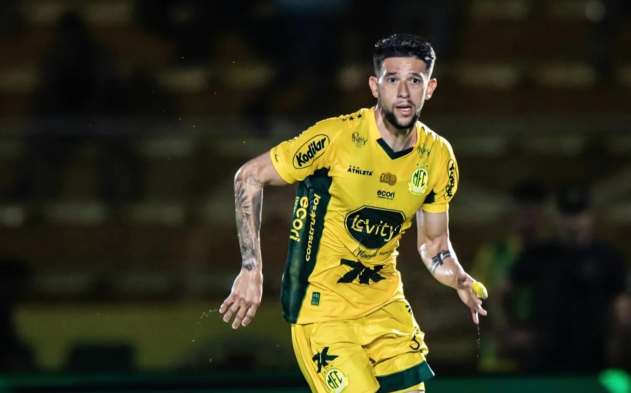 Mirassol exerce compra de zagueiro emprestado pelo Vila Nova