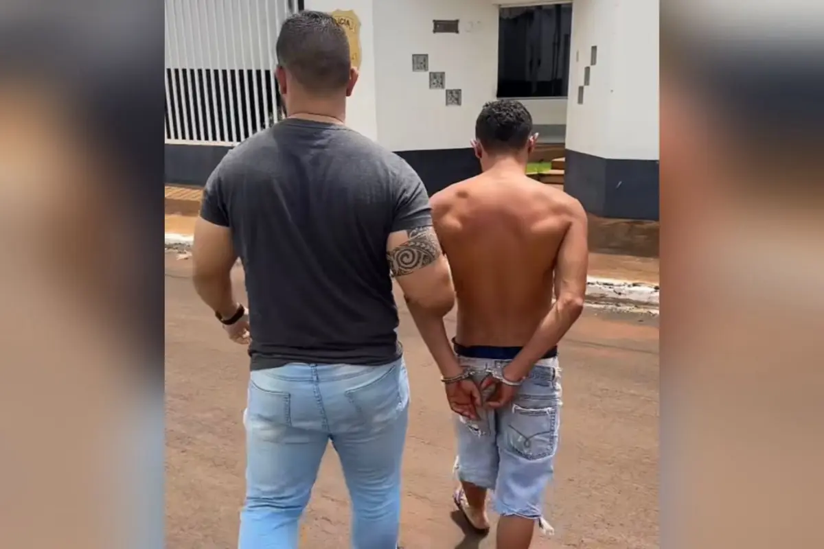 Mulher apanha do marido na frente dos filhos e tenta quebrar vidro do carro para fugir