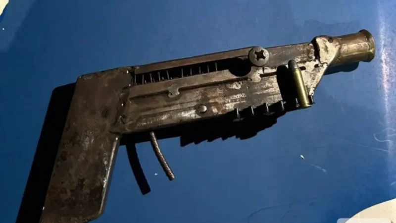 Mulher é presa por porte ilegal de arma de fabricação caseira, em Aparecida