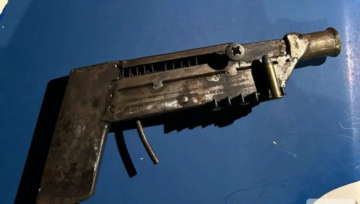 Mulher é presa por porte ilegal de arma de fabricação caseira, em Aparecida