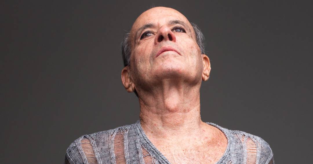 Vida de Ney Matogrosso brilha na TV antes de sacudir Sapucaí