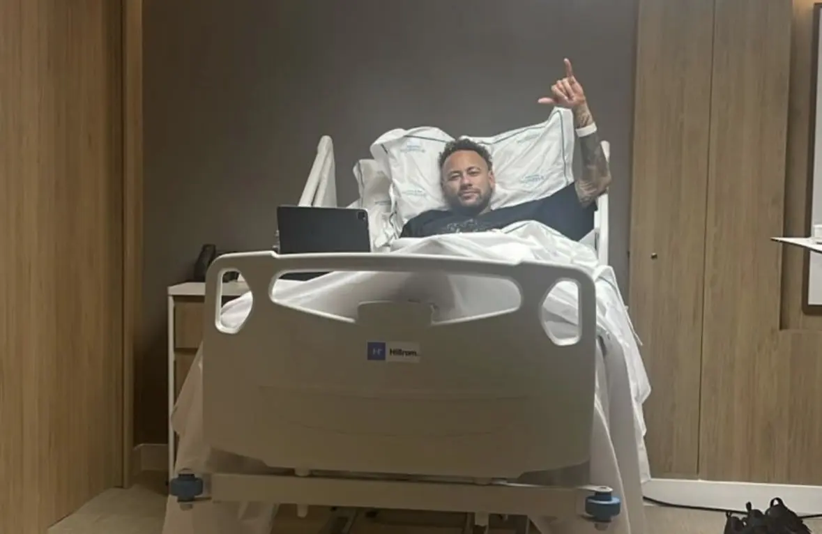 Neymar realiza cirurgia para corrigir lesão no menisco; confira o prazo de recuperação do atacante