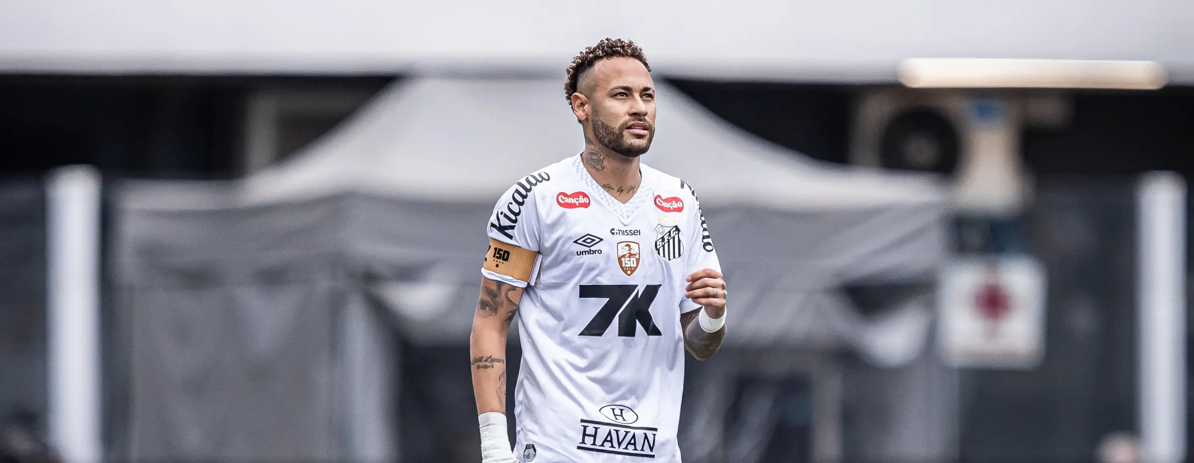 Neymar renova contrato com o Santos até o fim de 2026