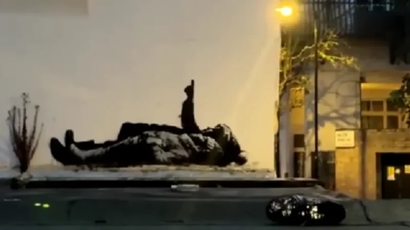 Novo grafite de Banksy surge nesta segunda-feira (22), no Centro de Londres