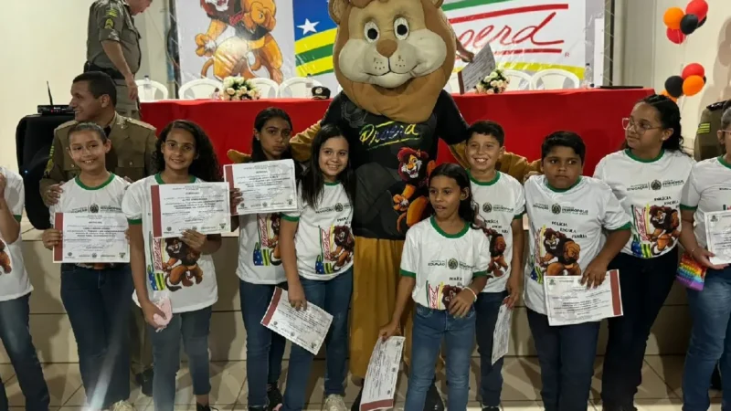 PM forma 1,4 mil crianças de Pirenópolis em curso que ensina perigo de se usar drogas