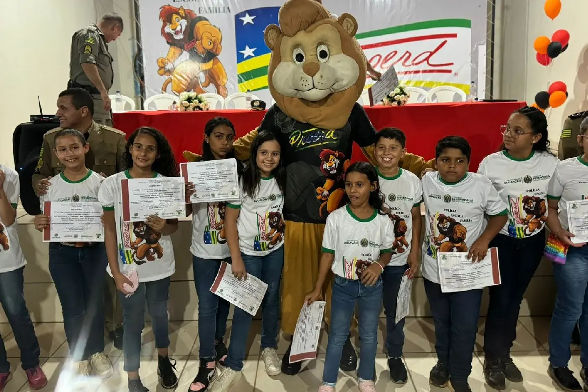 PM forma 1,4 mil crianças de Pirenópolis em curso que ensina perigo de se usar drogas