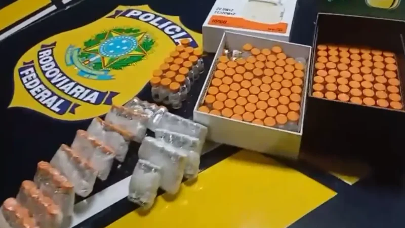 PRF apreende anabolizantes e medicamentos para emagrecer escondidos em travesseiro, na BR-153