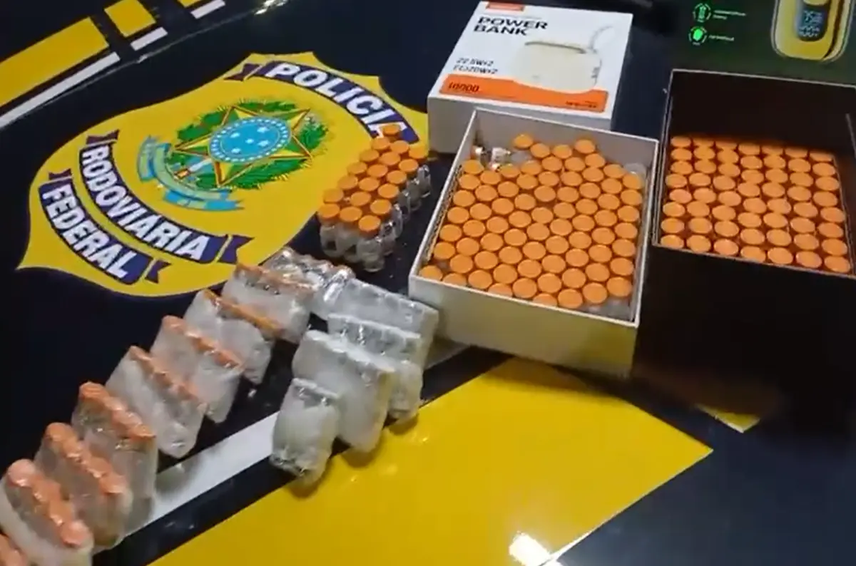 PRF apreende anabolizantes e medicamentos para emagrecer escondidos em travesseiro, na BR-153