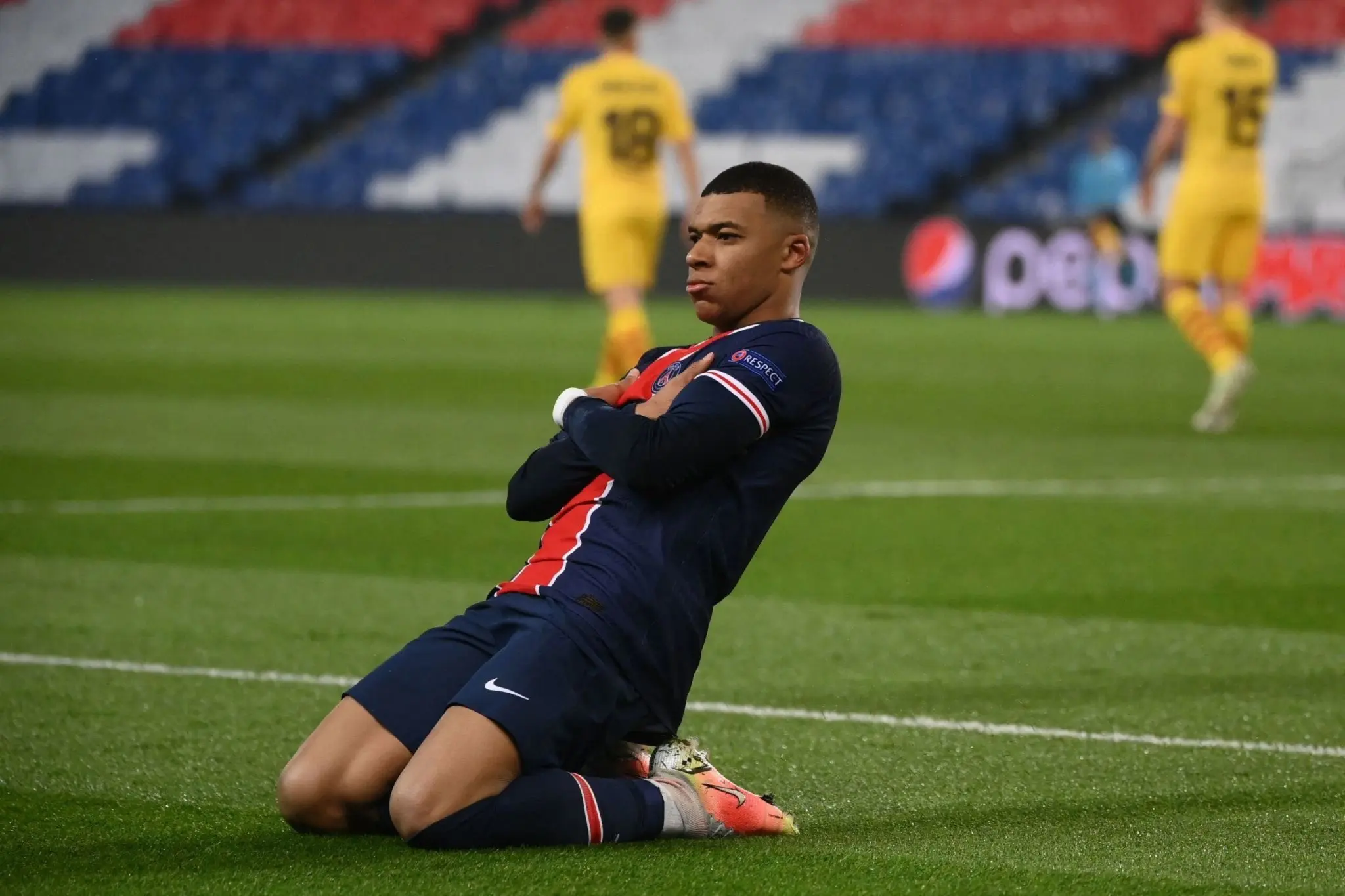 PSG é condenado a pagar R$ 389 milhões a Kylian Mbappé em disputa judicial