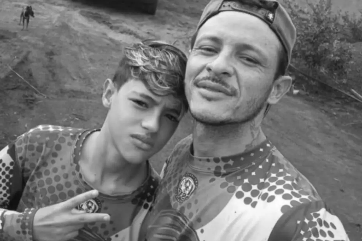 Pai, filho e cachorro da família morrem após carro bater contra pá carregadeira na GO-206