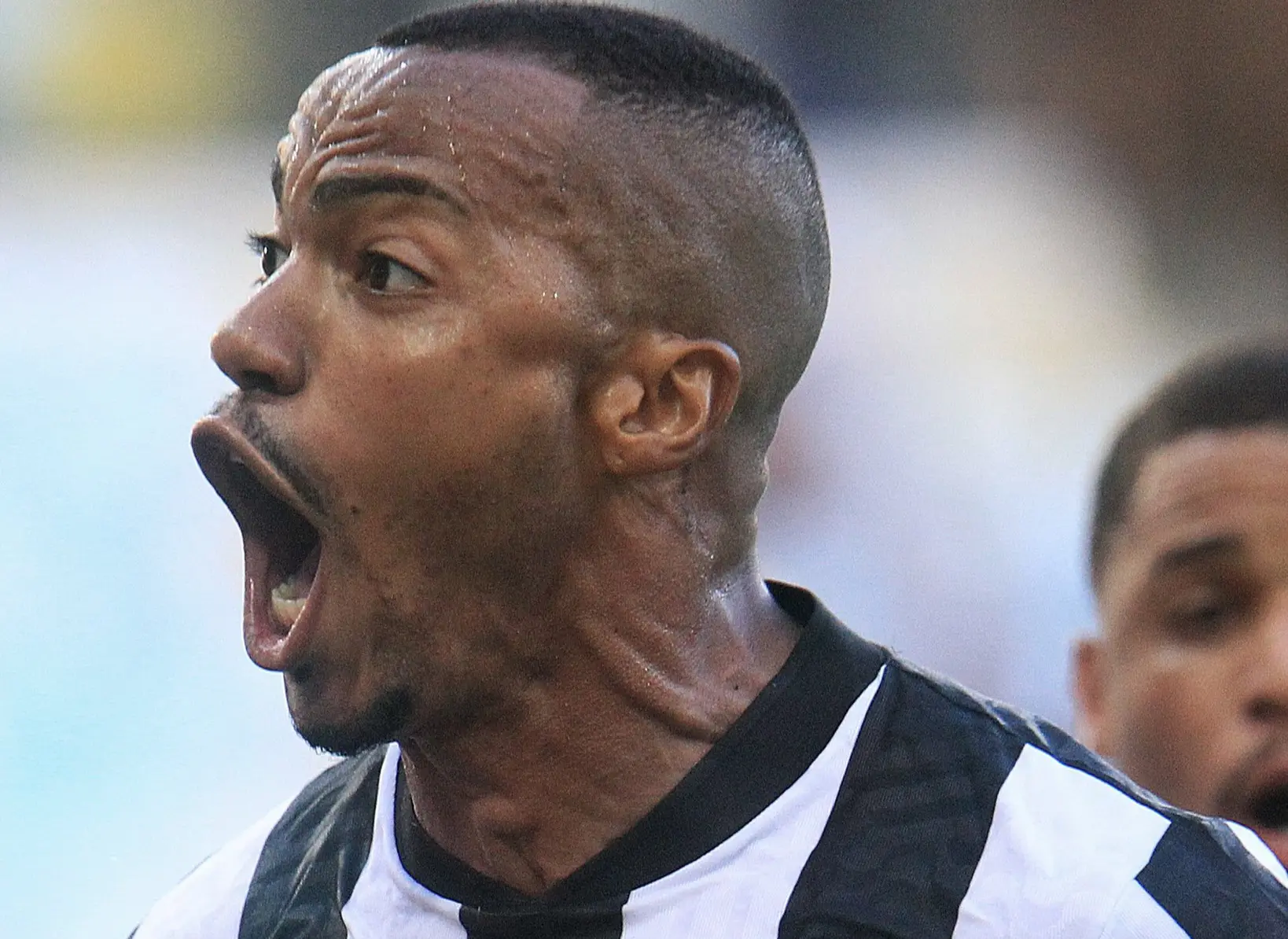 Palmeiras tenta contratação de ex-volante do Atlético-GO, diz jornalista