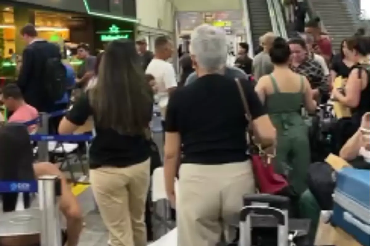 Passageiros reclamam de atrasos e cancelamento de voos no aeroporto de Goiânia: ‘olha o caos’