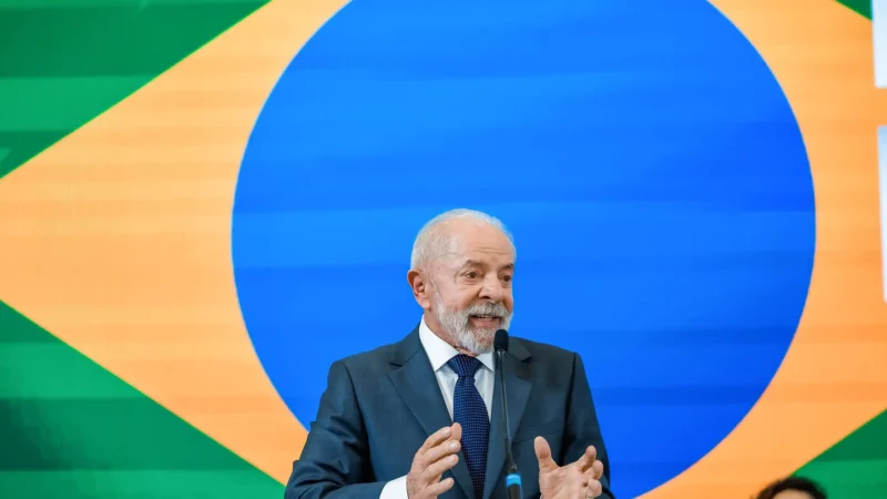 Planalto avalia que Bolsonaro lança Flávio para testar sobrenome na pré-campanha