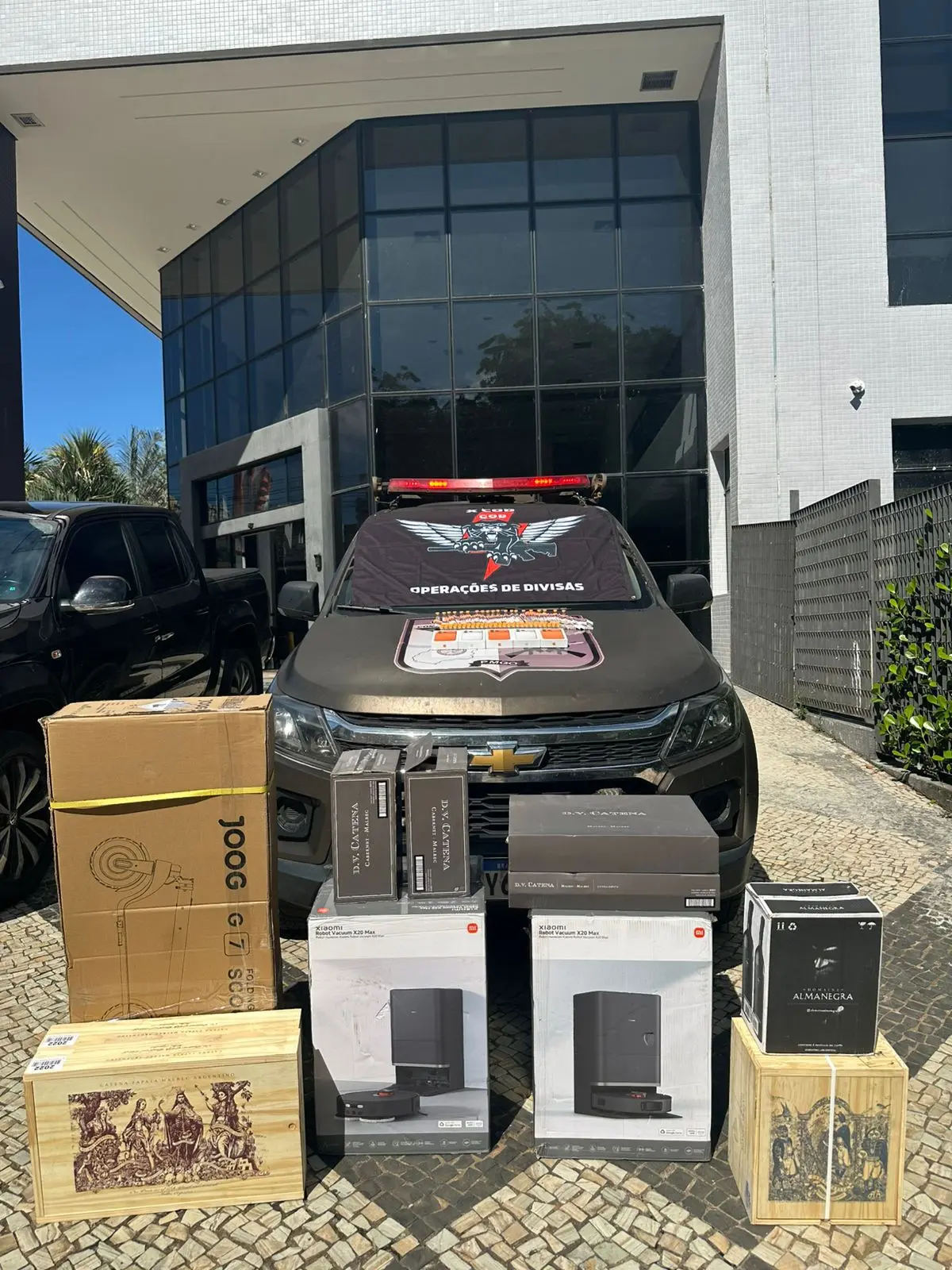 Polícia intercepta caminhonete com remédios proibidos em Goiás