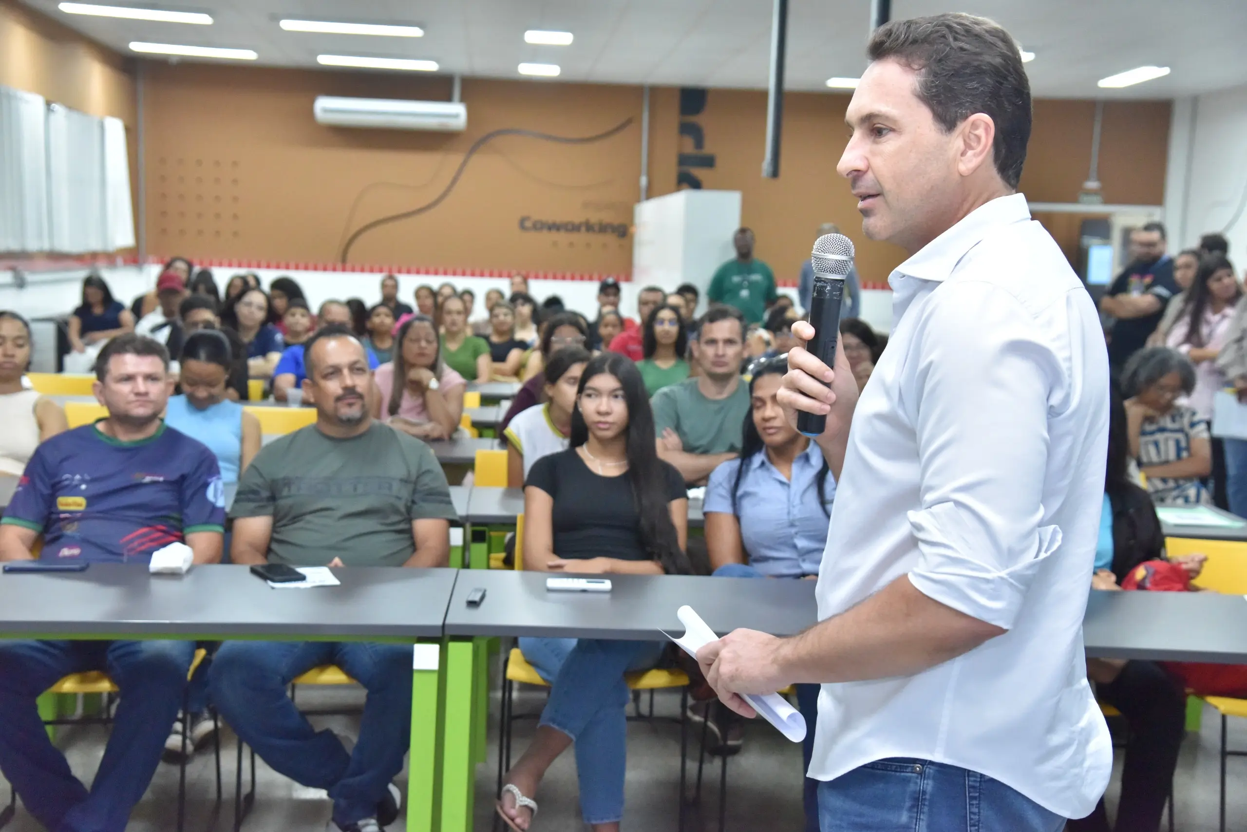 Prefeito Vilela paga 13º salário integral de forma antecipada