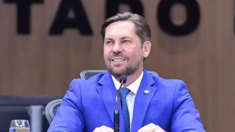 Presidente da Assembleia promete votar o projeto de doação do CT do Vila em até 24 horas