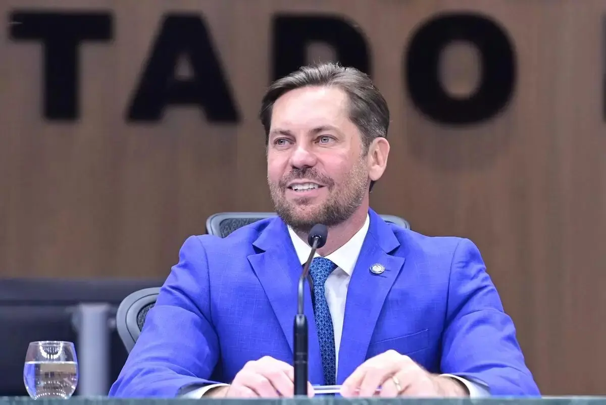 Presidente da Assembleia promete votar o projeto de doação do CT do Vila em até 24 horas