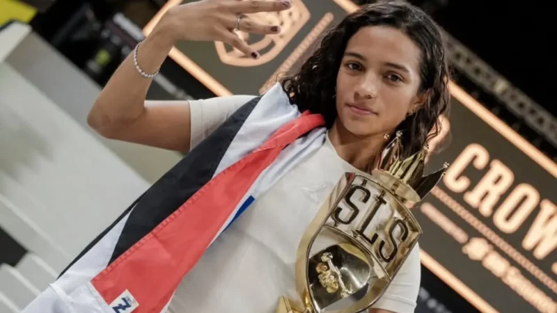 Rayssa Leal dá show e é tetracampeã da Street League