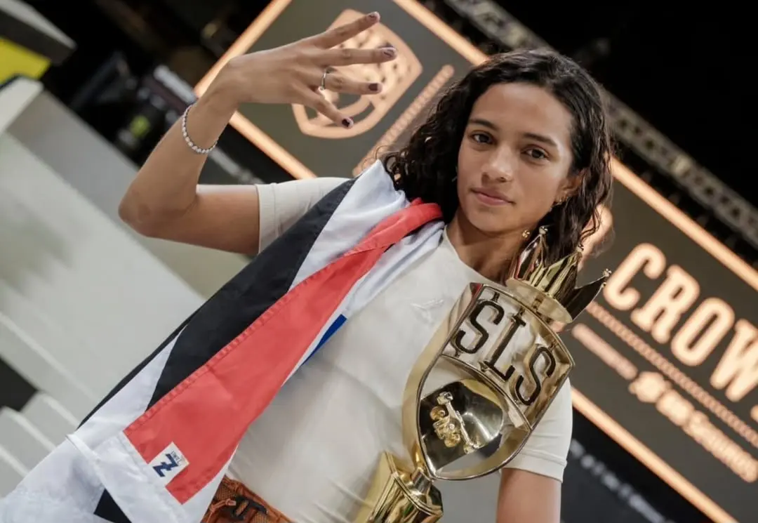 Rayssa Leal dá show e é tetracampeã da Street League