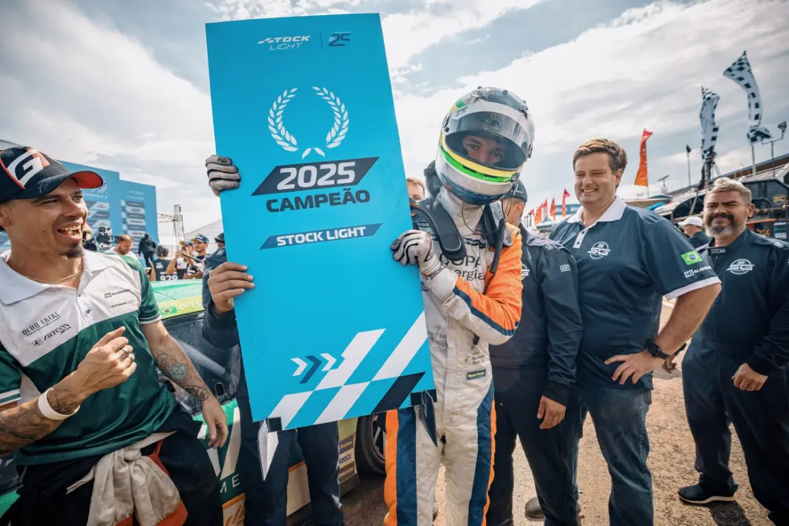 Sobrinho de Barrichello é campeão da Stock Light e sobe para o grid da Stock Car em 2026
