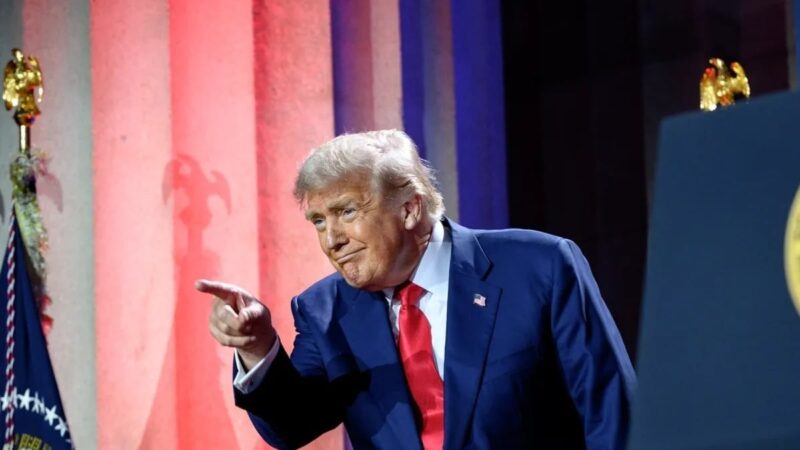 Trump deseja feliz Natal a todos, inclusive à ‘escória da esquerda radical’