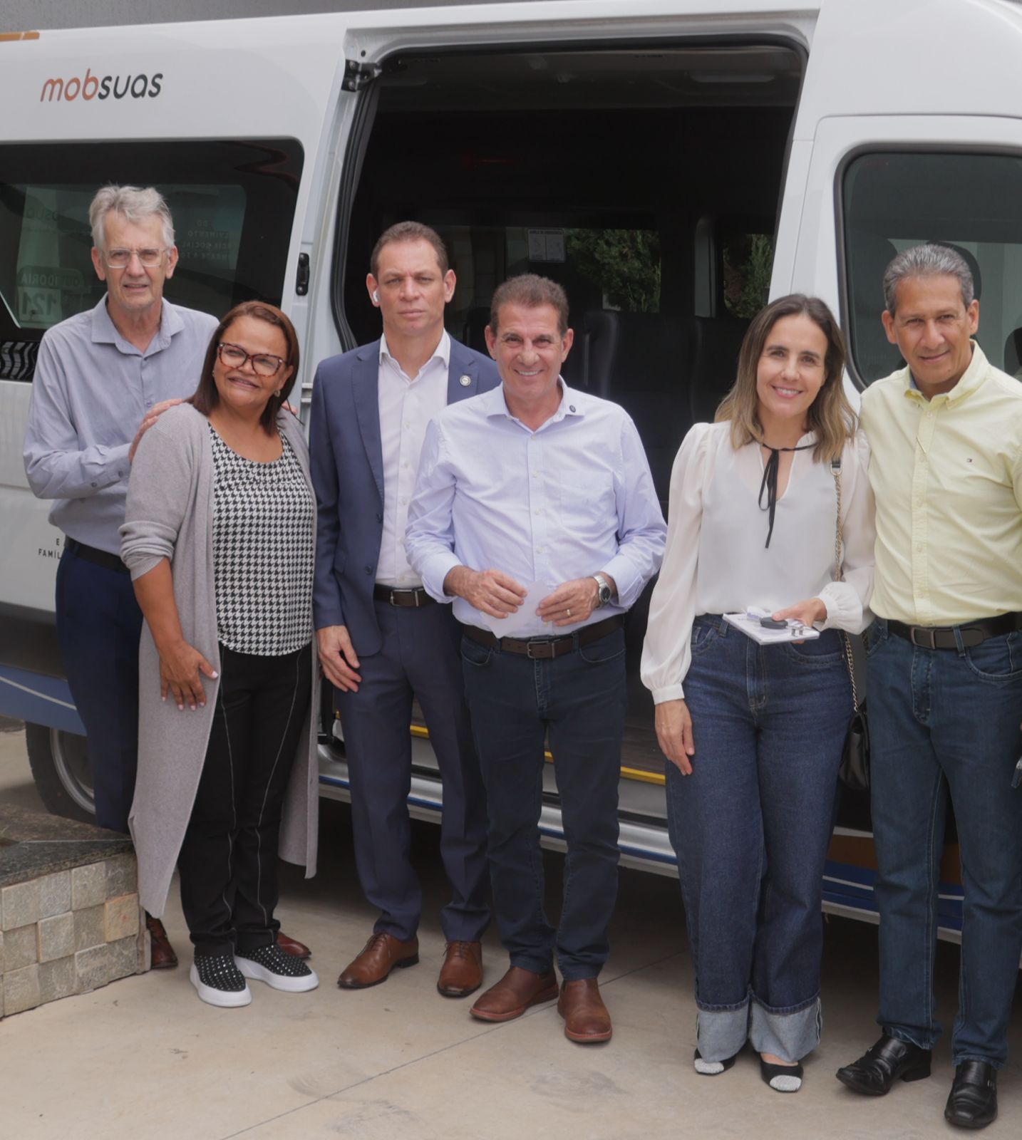 Vanderlan marca presença em Anápolis com visitas filantrópicas