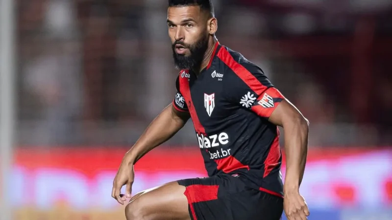 Vila Nova anuncia a contratação do volante Willian Maranhão