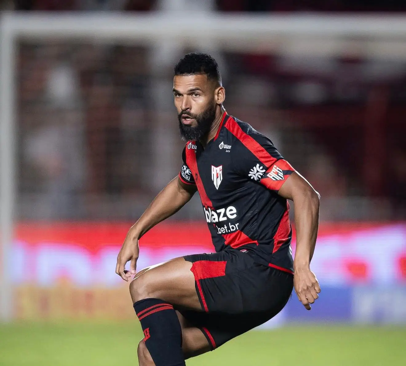 Vila Nova anuncia a contratação do volante Willian Maranhão