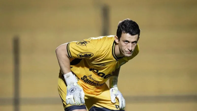 Vila Nova anuncia goleiro Airton Michelon como reforço para 2026